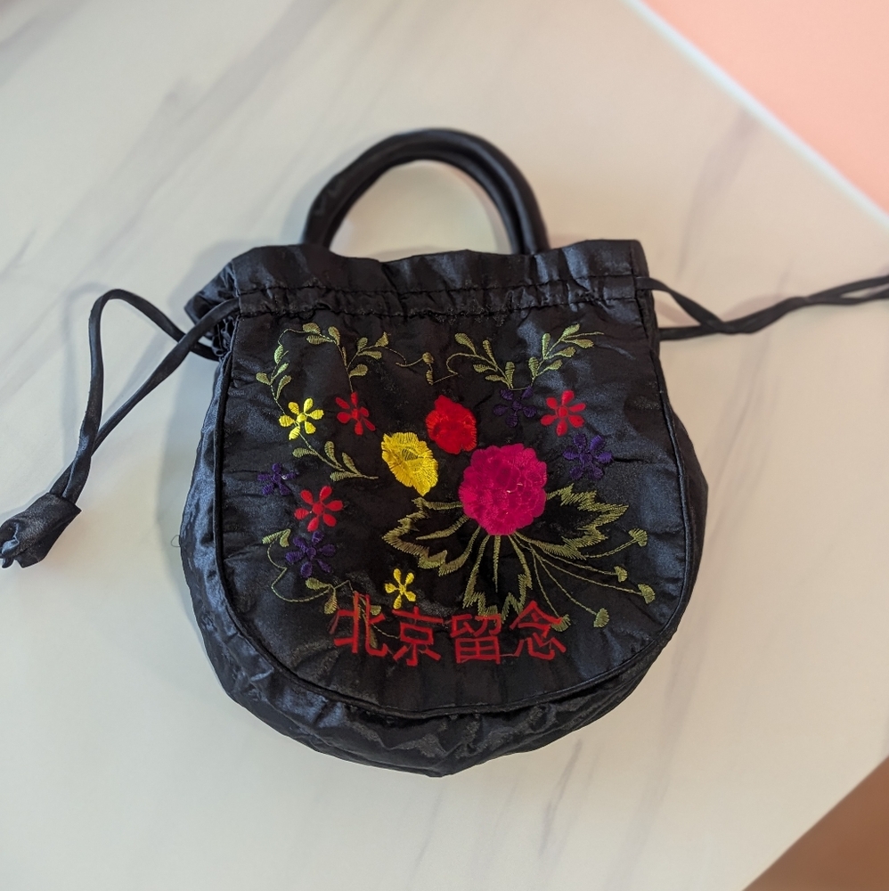 Vintage Embroidered Satin Mini Bag Black Beijing Souvenir Floral Drawstring - Picture 5 of 10